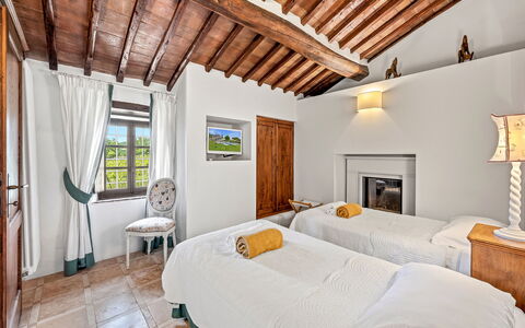La Dimora del Chianti Dimora: Stunning Tuscan Ston: Casa, Mobilia, Casa, Letto, Camera Da Letto, Appartamento, Ricorrere, Villa, Hotel, Estate