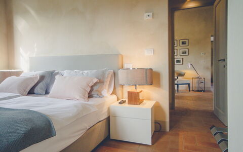 Villa Petrosa: Your Private Escape Overlooking the: Letto, Mobilia, Camera Da Letto, Parete, Interior Design, Bedding, Lenzuolo, Pavimento, Pavimentazione, Biancheria