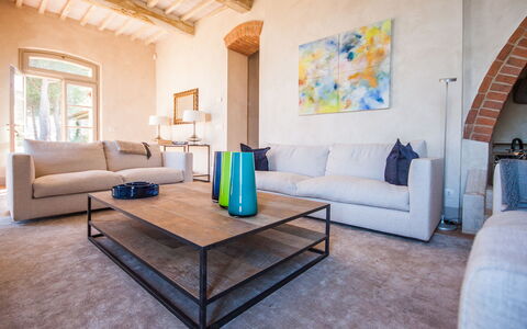 Villa Petrosa: Your Private Escape Overlooking the: Mobilia, Divano, Parete, Legna, Pavimentazione, Interior Design, Pavimento, Soggiorno, Lancia Cuscino