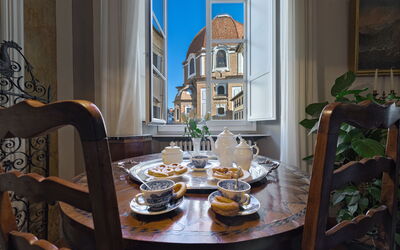 Elegant Suite: Exclusive Florence Apartment with V
