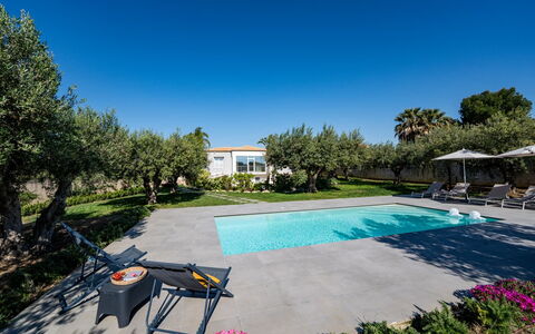 Villa Virginia: Blu, Piscina, Ricorrere, Giardino, Shade, Estate, Landscaping, Mobili Da Esterno, Eco Hotel, Hacienda