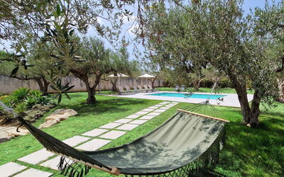 Villa Virginia: Piscina, Mobilia, Ricorrere, Mobili Da Esterno, Shade, Giardino, Backyard, Eco Hotel, Sedia, Cortile