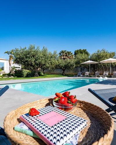 Villa Virginia: Mobili Da Esterno, Ricorrere, Piscina, Giardino, Landscaping, Tavolo Esterno, Shade, Eco Hotel, Sedia, Estate
