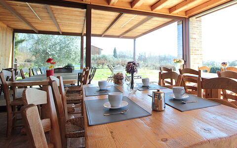 Villa Montello Pool, Jacuzzi, Ac, Wifi, Treviso: Mobilia, Tavolo, Legna, Sedia, Cucina & Sala Da Pranzo Tavolo, Interior Design, Pavimentazione, Soffitto, Sala Da Pranzo, Tavolo Esterno