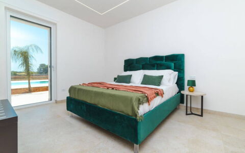 Villa Donnosanto a 5 Minuti Da Spiaggia. Ostuni 10: Letto, Camera Da Letto, Legna, Interior Design, Pavimentazione, Pavimento, Mobilia, Lenzuolo, Bedding, Camera
