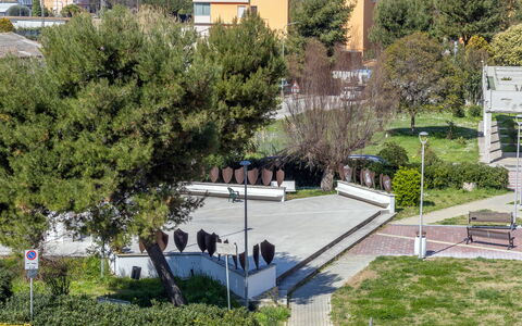 Suite Artemare: Albero, Città, Spazio Pubblico, Zona Residenziale, Quartiere, Urban Design, Insediamento Umano, Appartamento, Condominio