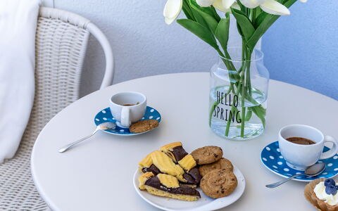 Suite Artemare: Tavola, Bicchieri, Tazza, Tazza Di Caffè, Serveware, Cibo, Dishware, Tavolo, Piatto, Teacup