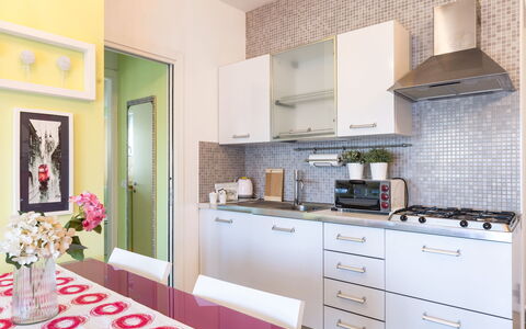 Suite Artemare: Cucina, Elettrodomestico Da Cucina, Mobilia, Controsoffitto, Apparecchio Major, Interior Design, Cabinetry, Pavimentazione, Casa, Elettrodomestico