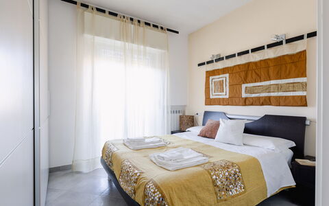 Suite Artemare: Letto, Mobilia, Camera Da Letto, Interior Design, Bedding, Lenzuolo, Parete, Pavimento, Legna, Pavimentazione