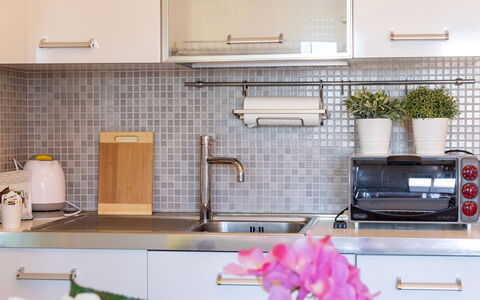 Suite Artemare: Cucina, Controsoffitto, Elettrodomestico Da Cucina, Interior Design, Cabinetry, Elettrodomestico, Lavandino Della Cucina, Casa, Mobilia, Illuminazione