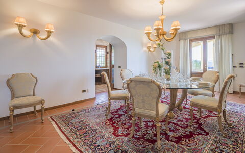 Villa Alessia Luxury: Interior Design, Mobilia, Pavimentazione, Pavimento, Soffitto, Illuminazione, Camera, Tavolo, Sala Da Pranzo, Sedia