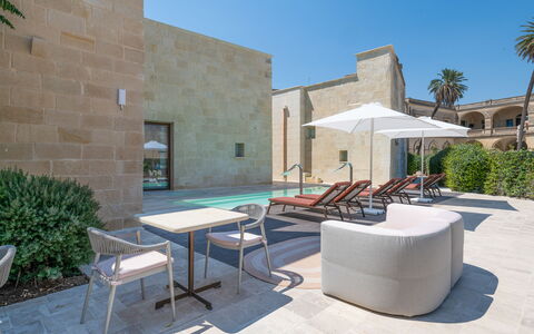 Palazzo Corte Dei Granai: Shade, Hacienda, Cortile, Villa, Hotel, Dimora, Piscina