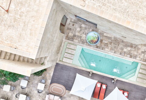 Palazzo Corte Dei Granai: Piscina, Materiale Composito, Appartamento, Mobili Da Esterno, Ricorrere, Hotel, Lettino, Cortile, Villa, Piastrella