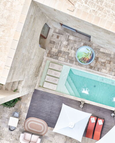 Palazzo Corte Dei Granai: Piscina, Materiale Composito, Appartamento, Mobili Da Esterno, Ricorrere, Hotel, Lettino, Cortile, Villa, Piastrella