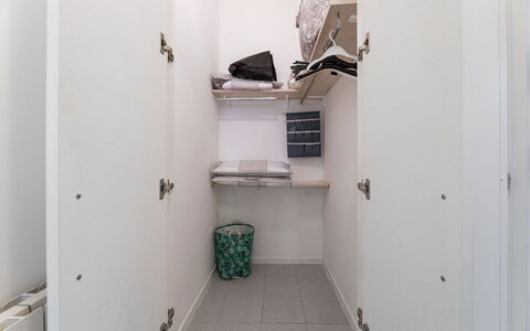 La Rondine Apartment: Pavimentazione, Pavimento, Interior Design, Camera, Soffitto, Appartamento, Idraulico Fixture, Cabinetry