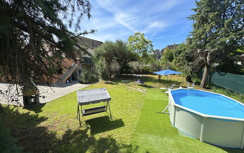 Il Volo Del Nibbio: Piscina, Giardino, Shade, Prato, Backyard, Landscaping, Cortile, Estate, Erba Sintetica, Hacienda