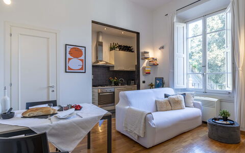 Green Suite Florence: Mobilia, Interior Design, Pavimentazione, Camera, Tavolo, Divano, Pavimento, Soffitto, Soggiorno, Sedia