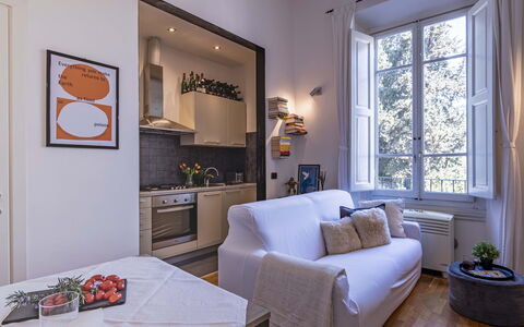 Green Suite Florence: Mobilia, Interior Design, Parete, Pavimentazione, Camera, Divano, Legna, Soffitto, Soggiorno, Pavimento