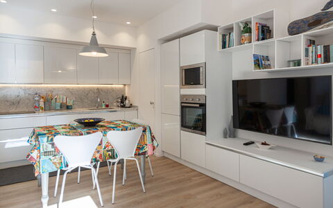 La Casa Dei Mandarini: Mobilia, Interior Design, Cucina, Pavimentazione, Parete, Elettrodomestico Da Cucina, Controsoffitto, Cabinetry, Legna, Soffitto