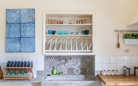 Villa Amelia: Cucina, Interior Design, Scaffalature, Controsoffitto, Mensola, Dipingere, Color Legno, Materiali Naturali, Ceramica, Piastrella