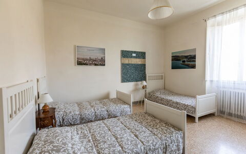 Villa Amelia: Letto, Camera Da Letto, Parete, Mobilia, Interior Design, Legna, Pavimento, Lenzuolo, Bedding, Pavimentazione