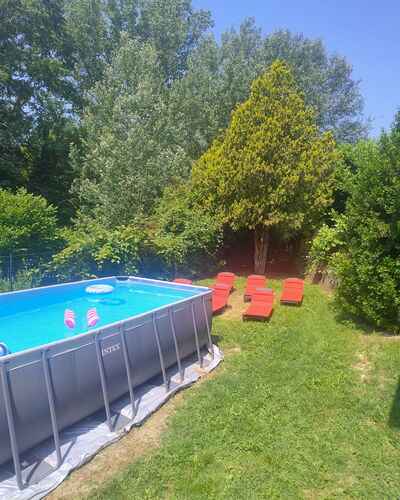 Cottage Wisteria: Giardino, Prato, Backyard, Tempo Libero, Plastica, Shade, Cortile, Piscina, Parco