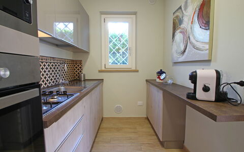 Casa Rossella: Elettrodomestico Da Cucina, Cucina, Controsoffitto, Apparecchio Major, Interior Design, Elettrodomestico, Cabinetry, Pavimentazione, Legna, Cucina Stufa