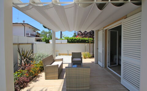Casa Rossella: Shade, Struttura Esterna, Mobili Da Esterno, Tenda, Eco Hotel, Giardino, Pergola, Vaso Di Fiori, Pianta Della Casa, Design