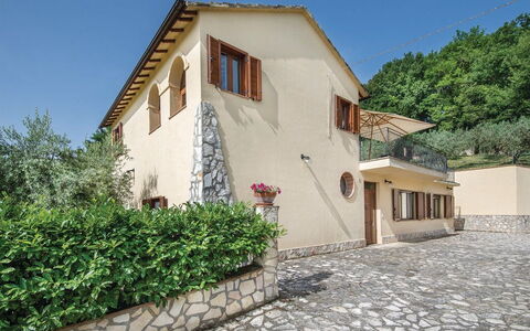 Casa Rosmarino, Ac, Wifi, Narni: Casa, Casa, Zona Residenziale, Porta, Villetta, Estate, Landscaping, Driveway, Hacienda, Balcone