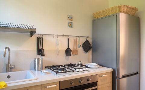 Casa Carla: Elettrodomestico Da Cucina, Cucina, Controsoffitto, Apparecchio Major, Cucina Stufa, Stufa, Elettrodomestico, Stufa A Gas, Cabinetry, Mobilia