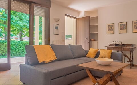 Casa Carla: Mobilia, Interior Design, Pavimentazione, Divano, Pavimento, Legna, Tavolo, Camera, Soggiorno, Pavimento In Legno