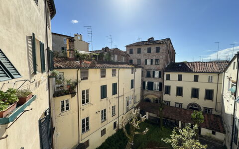 Anna: Costruzione, Parete, Finestra, Quartiere, Zona Residenziale, Cittadina, Appartamento, Urban Design, Insediamento Umano, Uso Misto