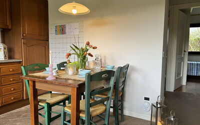 Alfa 7: Mobilia, Interior Design, Pavimentazione, Sala Da Pranzo, Sedia, Tavolo, Legna, Cucina & Sala Da Pranzo Tavolo, Pavimento, Camera