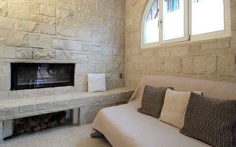 Design Loft, Romantic Retreat, Feltre: Parete, Pavimentazione, Interior Design, Pavimento, Muro ​​Di Pietra, Mobilia, Divano, Soffitto, Soggiorno, Camera