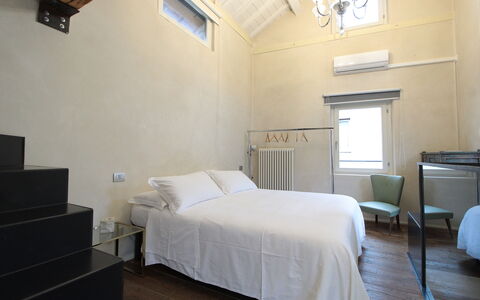 Design Loft, Romantic Retreat, Feltre: Parete, Interior Design, Pavimento, Pavimentazione, Legna, Soffitto, Mobilia, Letto, Camera Da Letto, Illuminazione