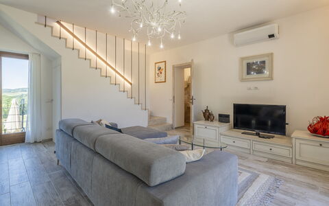 Villetta Cafaggio, Ac, Wifi, Panzano In Chianti: Divano, Mobilia, Interior Design, Pavimentazione, Soggiorno, Pavimento, Soffitto, Camera, Casa