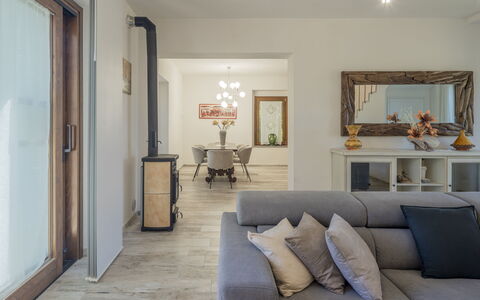 Villetta Cafaggio, Ac, Wifi, Panzano In Chianti: Mobilia, Interior Design, Pavimentazione, Pavimento, Divano, Legna, Camera, Soffitto, Soggiorno, Illuminazione