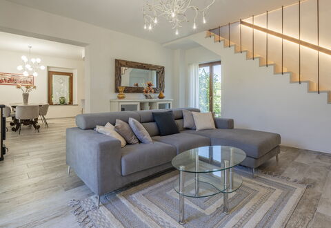 Villetta Cafaggio, Ac, Wifi, Panzano In Chianti: Mobilia, Interior Design, Pavimentazione, Divano, Pavimento, Soggiorno, Legna, Soffitto, Casa, Tavolo