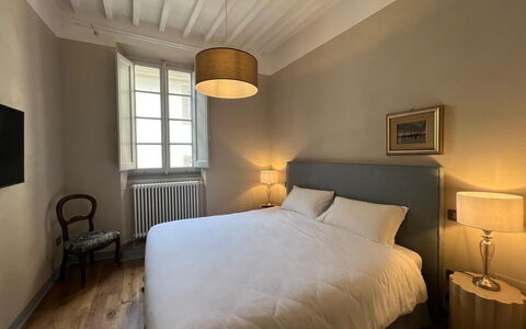 Via Roma 39: Letto, Camera Da Letto, Bedding, Lenzuolo, Legna, Interior Design, Mobilia, Pavimento, Pavimentazione, Soffitto