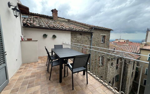 Via Roma 39: Mobilia, Pavimento, Mobili Da Esterno, Tavolo Esterno, Sedia, Cucina & Sala Da Pranzo Tavolo, Balcone, Pianta Della Casa, Cortile, Piastrella