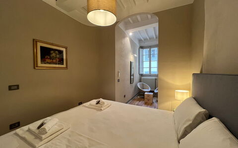 Via Roma 39: Parete, Camera Da Letto, Pavimento, Soffitto, Letto, Interior Design, Lenzuolo, Bedding, Camera, Telaio Del Letto