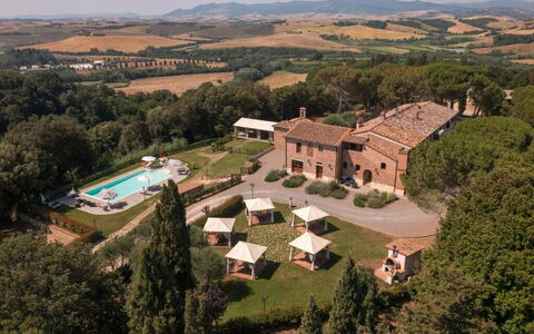Tenuta i Mandorli, Pool, Wifi, Peccioli: Estate, Dimora, Villa, Hacienda, Piscina, Ricorrere, Agriturismo, Cibo, Hotel, Cortile