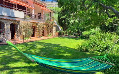 Casa Delle Chicche - Imperia: Ricorrere, Piscina, Giardino, Tempo Libero, Eco Hotel, Mobili Da Esterno, Shade, Hacienda, Backyard, Landscaping