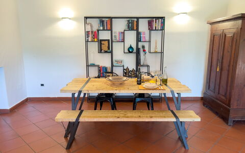 Casa Delle Chicche - Imperia: Mobilia, Pavimentazione, Legna, Tavolo, Interior Design, Pavimento, Cucina & Sala Da Pranzo Tavolo, Camera, Sala Da Pranzo, Sedia