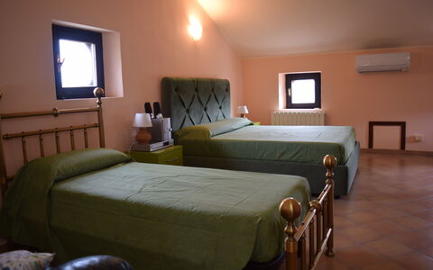 Casa Carletto, Abruzzo: Mobilia, Interior Design, Pavimentazione, Pavimento, Camera Da Letto, Letto, Legna, Camera, Bedding, Lenzuolo