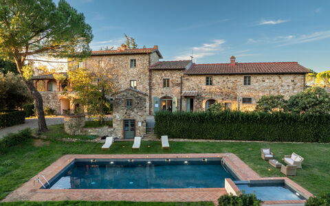Passignano: Piscina, Estate, Giardino, Hacienda, Giochi D'Acqua, Villa, Dimora, Cortile, Landscaping, Ricorrere
