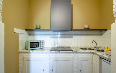 Passignano: Cucina, Controsoffitto, Elettrodomestico Da Cucina, Interior Design, Apparecchio Major, Pavimentazione, Cabinetry, Mobilia, Pavimento, Soffitto