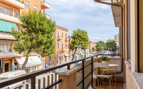 Casa Ballerini: Giorno, Costruzione, Finestra, Appartamento, Cittadina, Zona Urbana, Facciata, Quartiere, Zona Residenziale, Urban Design
