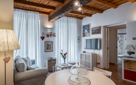 Dafne Suite: Mobilia, Interior Design, Parete, Camera, Pavimentazione, Divano, Soffitto, Pavimento, Soggiorno, Casa