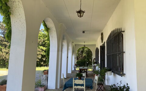 Villa Albertina: Arco, Colonna, Porta, Hacienda, Shade, Arcade, Portico, Estate, Pianta Della Casa, Cortile